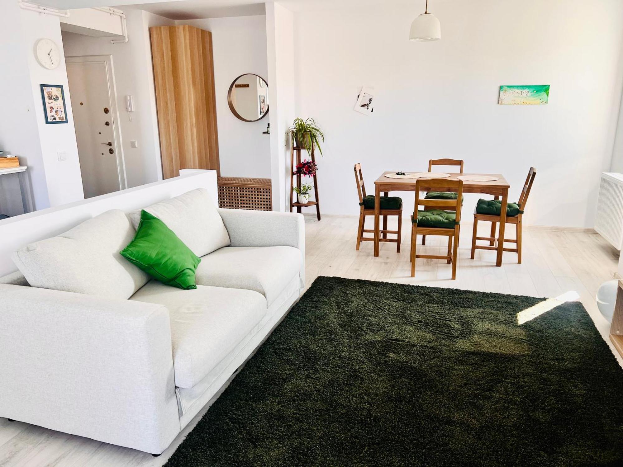 Airport Gardens Loft Apartment โอโตเปนี ภายนอก รูปภาพ